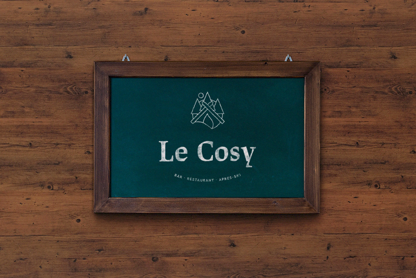 Le Cosy Bar Identidad restaurante logo pizarra